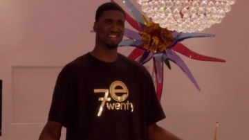 T-shirt "Entertainment 720" worn by Roy Hibbert in Parks and Recreation