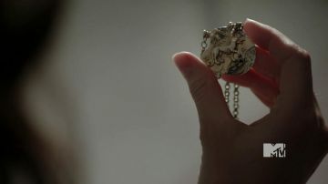 The necklace wolf Allison in Teen Wolf