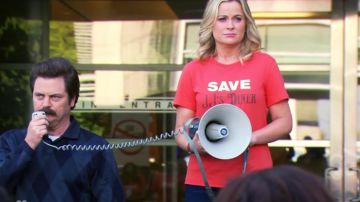 T-shirt "Save JJ''s Dinner" of Leslie Knope in Parks and Recreation