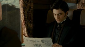 The Evening News por Arthur Kipps (Daniel Radcliffe) en The Lady in Black