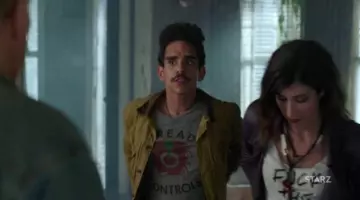 The t-shirt "Dread at the controls" of Pablo Simon Bolivar (Ray Santiago) in Ash vs Evil Dead S02E01