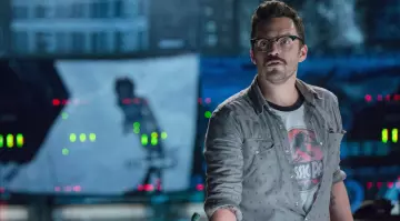 Le t-shirt Jurassic Park de Lowery Cruthers (Jake Johnson) dans Jurassic World