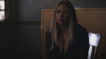 Bomber black, Hanna Marin (Ashley Benson) on Pretty Little Liars