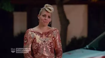 La robe de Busy Philipps dans Cougar Town