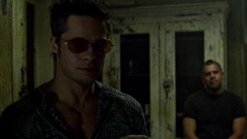 Les lunettes de soleil Oliver Peoples Sunset 523 de Tyler Durden (Brad Pitt) dans Fight Club