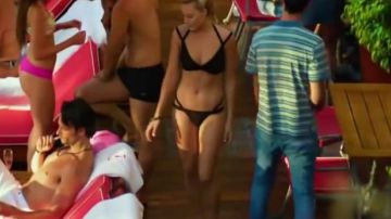The bathing suit Herve Leger Jess Barrett (Margot Robbie) in a Diversion