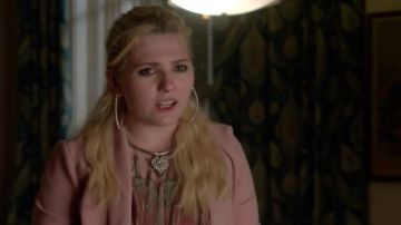 Top de terciopelo rosa de Chanel #5 (Abigail Breslin) en Scream Queens