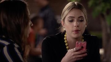 The earrings of Hanna Marin (Ashley Benson) on Pretty Little Liars