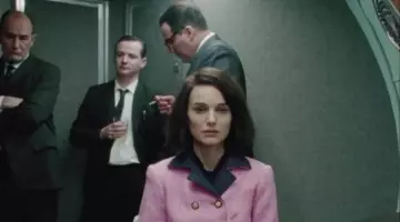 La veste rose et bleue de Jackie Kennedy (Nathalie Portman) dans Jackie