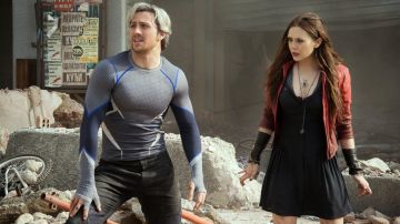 Le collier de Wanda Maximoff (Elizabeth Olsen) dans Avengers : L'Ère d'Ultron