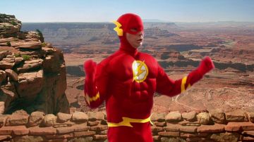 Le déguisement du Flash de Sheldon Cooper (Jim Parsons) dans The Big Bang Theory