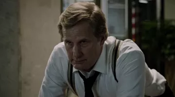 Los tirantes que lleva Teddy Sanders (Jeff Daniels) en la película Alone On Mars