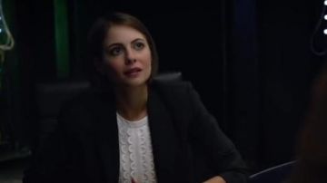 White top of Thea Queen (Willa Holland) on Arrow
