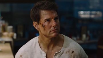 Le t-shirt "henley" écru de Jack Reacher (Tom Cruise) dans Jack Reacher never go back