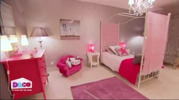 The pillow head of Hello Kitty seen in the show D&CO