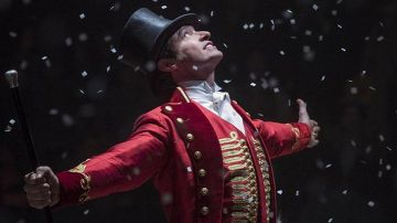 El traje rojo de Monsieur Royal de P. T. Barnum (Hugh Jackman) en The Greatest Showman