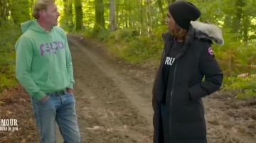 The t-shirt true of Karine Le Marchand in The love is in the meadow of the 22/01/2018