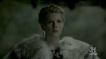 Earrings worn by Lagertha (Katheryn Winnick) in Vikings 2x03