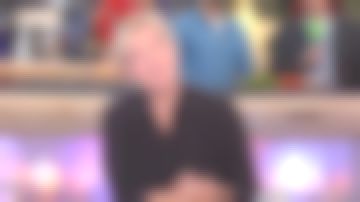 La camisa negra estampada por Anne-Elisabeth Lemoine en Cà vous del 20/12/2017