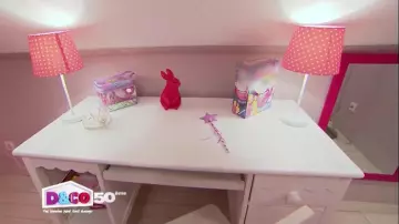 The statue of a pink bunny spotted in the show D&CO