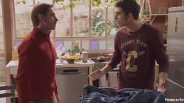 The sweat fields team of Theo (Jules Fabre) in a More beautiful life S14E3424