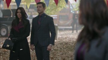 Le manteau d'Hermione Lodge (Marisol Nichols) in Riverdale S02E10