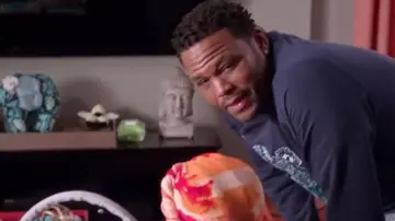 Le pull Tigre de Kenzo porté par Andre Johnson (Anthony Anderson) dans Black-Ish S04E06