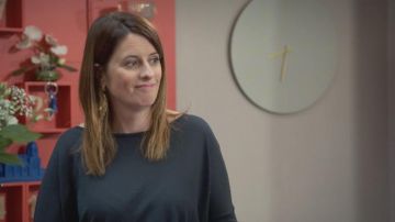 Le pull en mérinos vert de Luna (Anne Décis) dans l'épisode du 18.01.2018 de Plus Belle La Vie