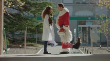 Les Derbies vernies noir Agnès b. de Léa (Marie Hennerez) dans l'épisode du 26.12.2017 de Plus Belle La Vie