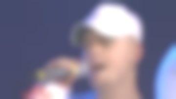 the Nike cap Brian Harvey of East 17 in the show Taratata