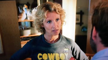 The green sweater Cowboy Juliet (Alexandra Lamy) in The embarrassment of the choice