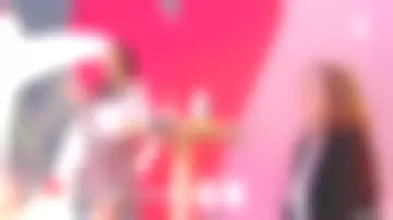 The plaid skirt of Janane Boudili in I love you's etc 27/10/2017