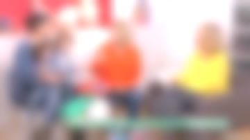 Les baskets Nike Internationalist University de Agathe Lecaron dans La maison des maternelles du 25/01/2018