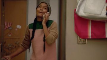 Suéter Scotch & Soda de Zoey Johnson (Yara Shahidi) en Grown-ish S01E03