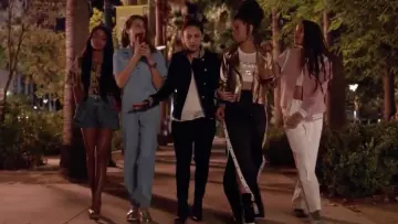 La veste en velours avec Passementerie Zara de Ana Torres (Francia Raisa) dans Grown-ish S01E03