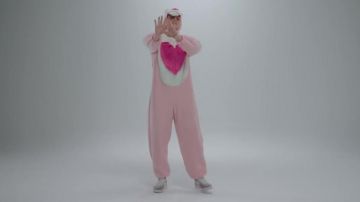 Les sneakers Nike Ai rForce 1 Flyknit low de Vald dans son clip Désaccordé