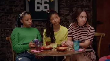 La robe rayée T by Alexander Wang de Ana Torres (Francia Raisa) dans Grown-ish S01E05