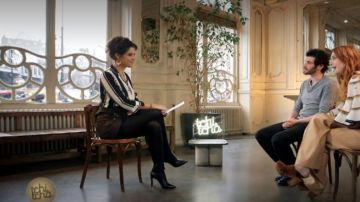 Las botas negras de Laurie Cholewa en Tchi tcha del 23/01/2018