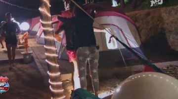 Los pantalones de lana gris estrella de Amélie en Friends Trip 4