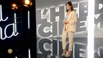 Las bombas beige Jimmy Choo de Laurie Cholewa en Tchi tcha del 23/01/2018