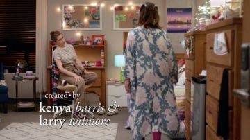 Vans Old Skool, la Garance Brune porté par Nomi Segal (Emily Arlook) comme on le voit dans Cultivé-ish S01E05