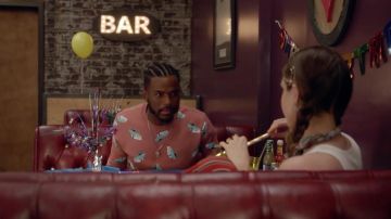 Aaron Jackson (Trevor Jackson) Forever 21"Voiture d'Impression" sweat-shirt comme on le voit dans Cultivé-ish S01E05