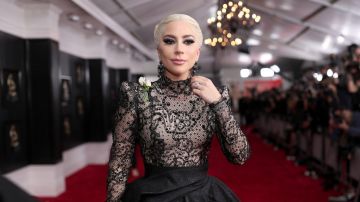 La combinaison custom Armani Privé de Lady Gaga sur le tapis rouge des Grammy Awards 2018