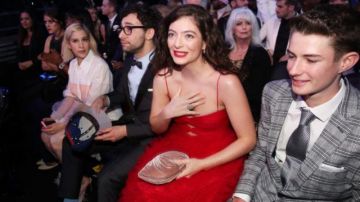 Red dress Valentino Lorde at the Grammy Awards 2018