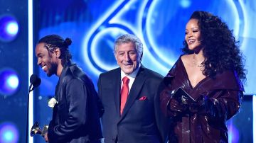 The dress/trench coat Alexandre Vauthier Rihanna at the Grammy Awards 2018