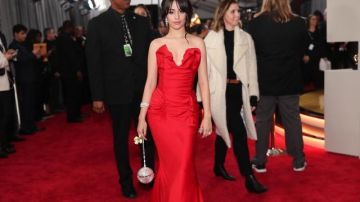 The clutch ball, a facet of the Judith Leiber's Camila Cabello on the red carpet of the Grammy Awards 2018