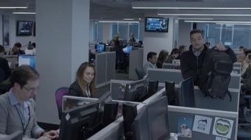 La mochila Mil-Tec de Elliot Alderson (Rami Malek) en Mr. Robot S01E01