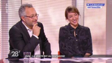 La chemise camouflage de Nadia Daam dans 28 minutes du 19/12/2017