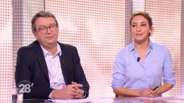 La chemise brodée poitrine de Nadia Daam dans 28 minutes du 15/11/2017 (version en vogue)