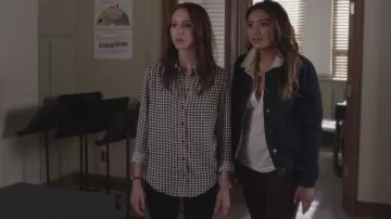Jean jacket with collar sheep Emily Fields (Shay Mitchell) in Pretty Little Liars